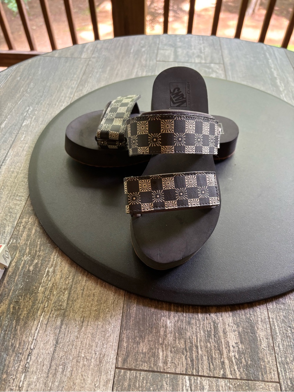 VANS CAYUCAS BLACK/WHITE CHECKERED SLIDES SIZE 6.5